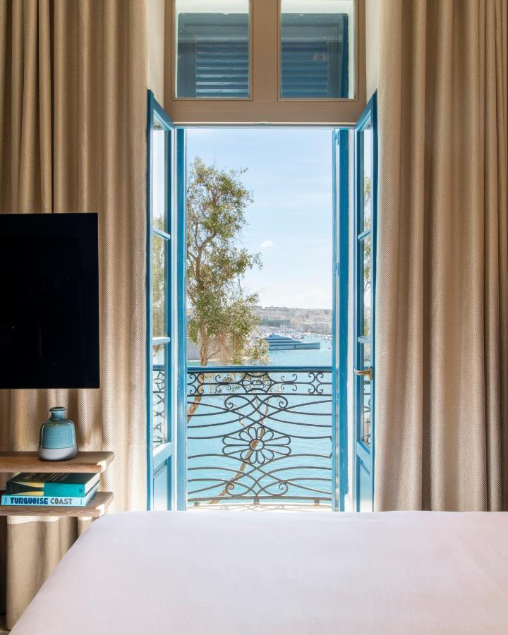 Superior Grand Harbour View Suite