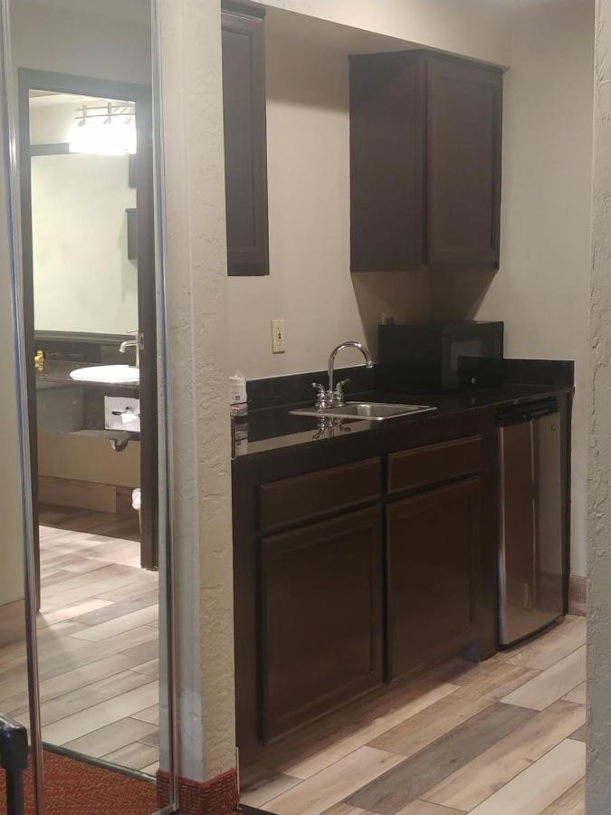 Large King Room with Jetted Tub