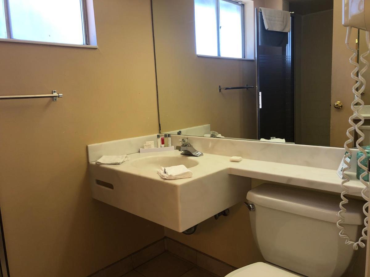 Deluxe Room 2 Queen Beds Private Balcony Mountain View