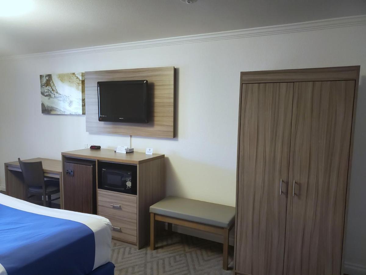 Standard Queen Room