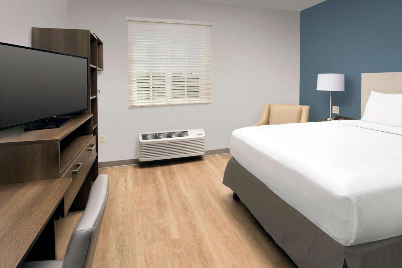 Queen Room  with Roll-In Shower - Disability Access/Non-Smoking