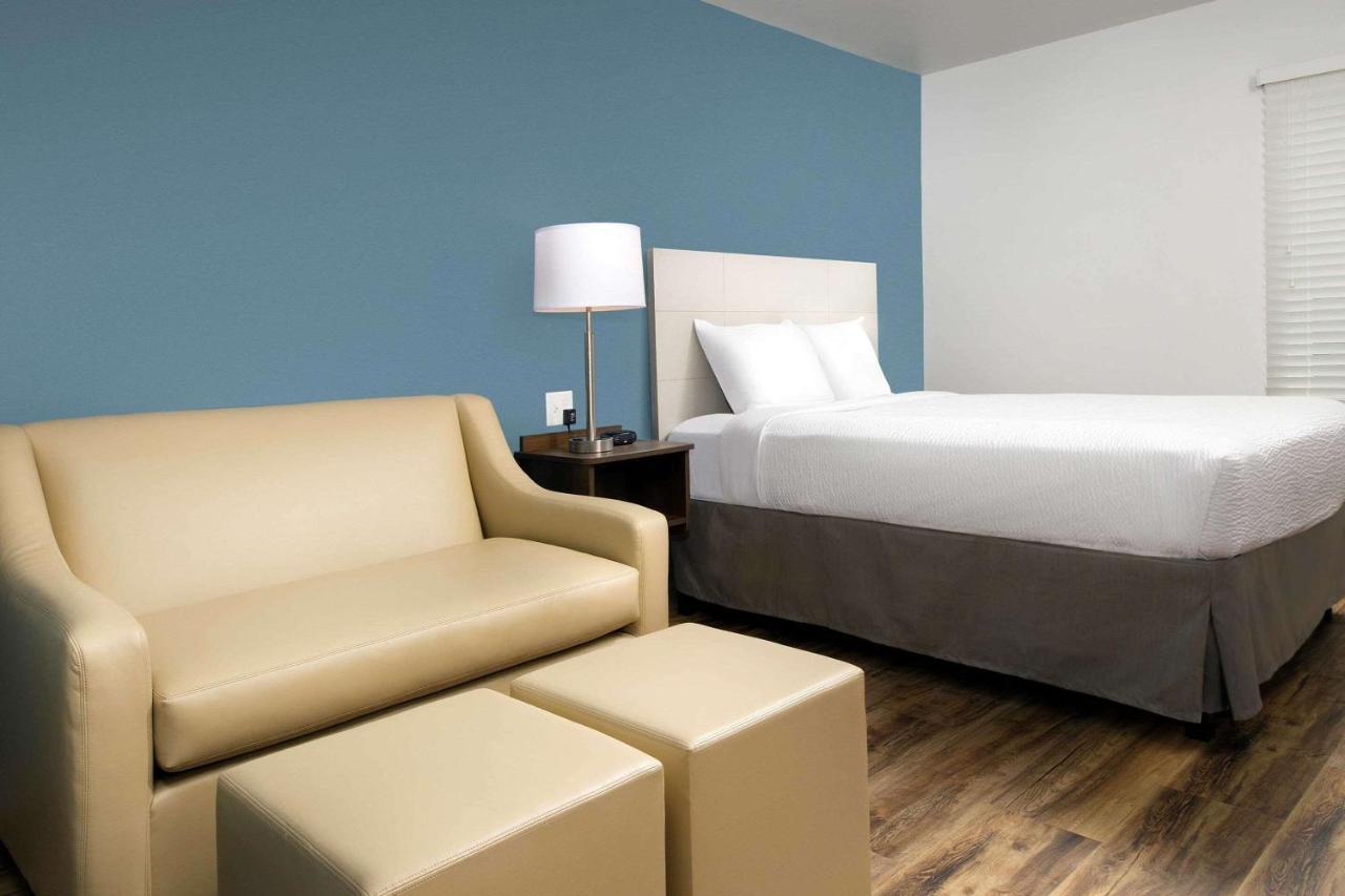 Standard Queen Room with Sofa Bed - Non-Smoking