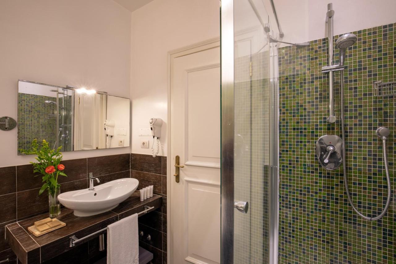 Double or Twin Room Annex Building Via del Corso 75