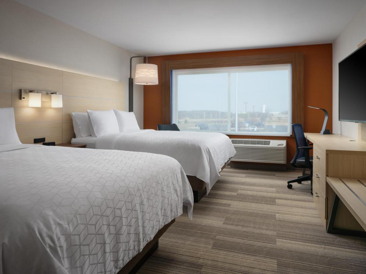 Standard Queen Room with Two Queen Beds