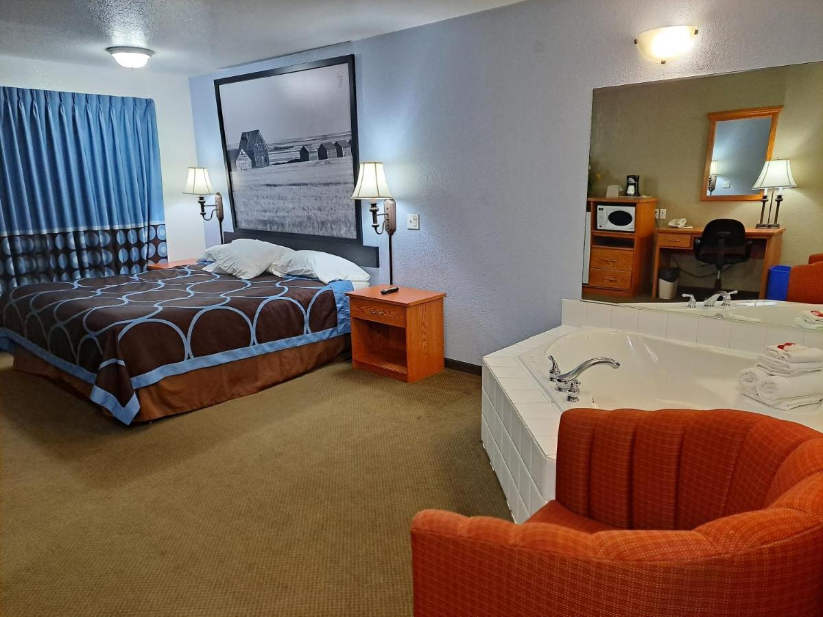Deluxe King Suite