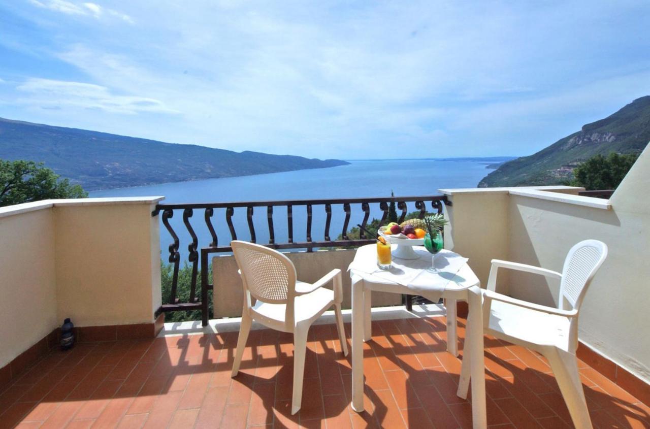 Double or Twin Room Lake View