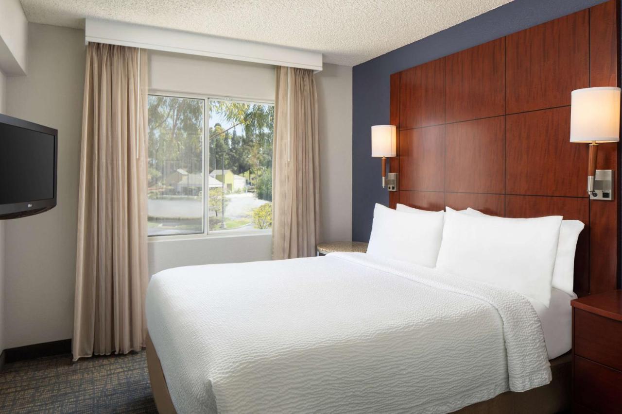 Hearing Accessible One Bedroom Suite Queen