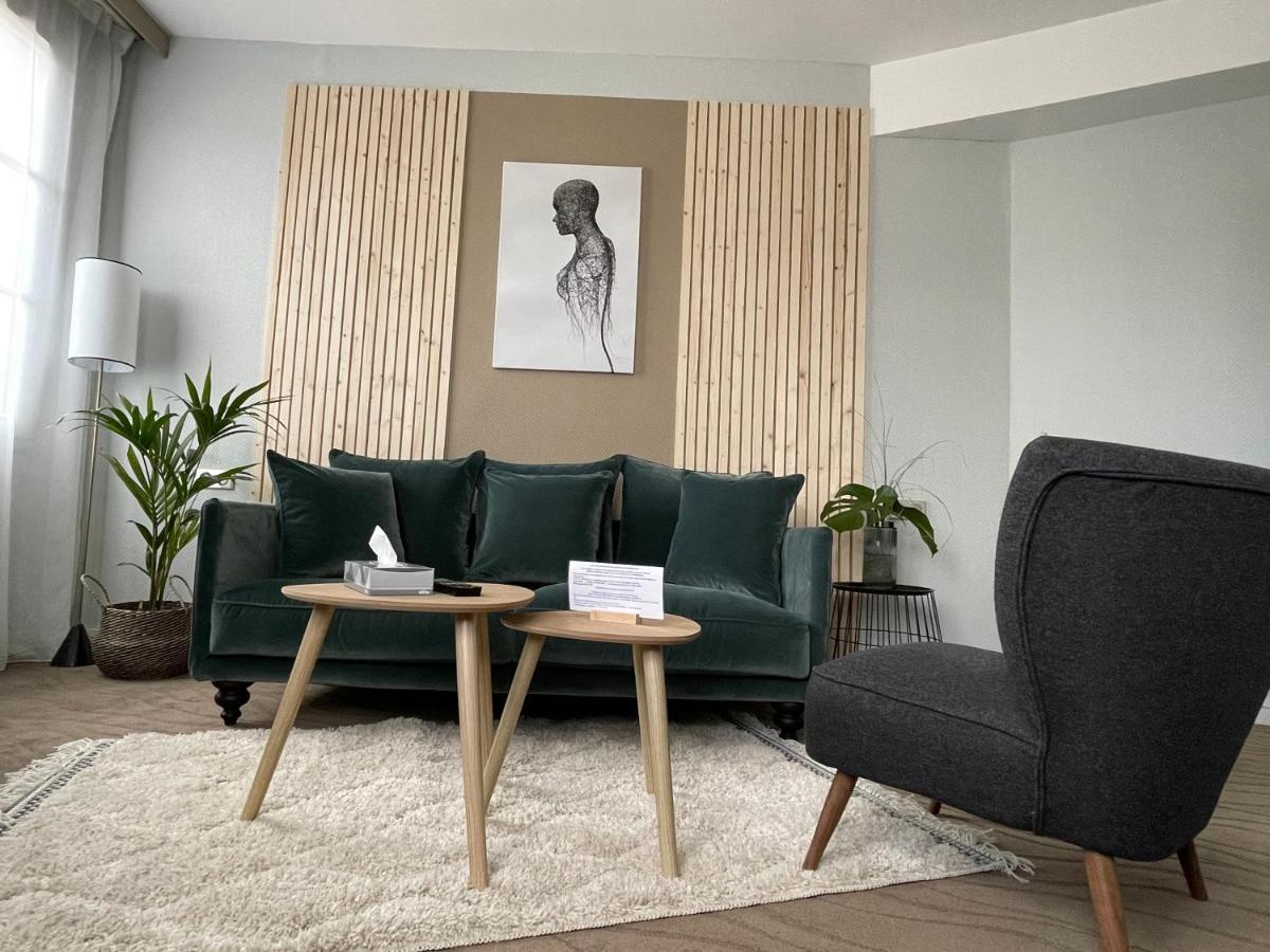 Standard Suite,1080474943:JPEG