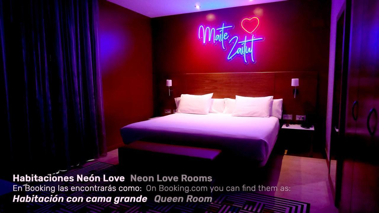 Chambre Neon Love