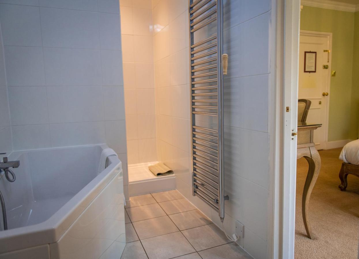 Deluxe Bedroom