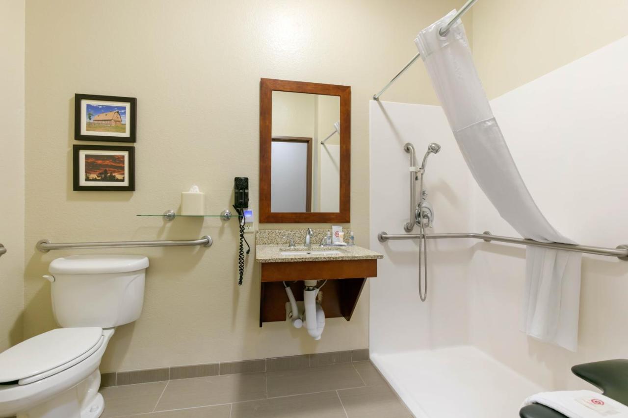 Queen Room - Accessible/Nonsmoking