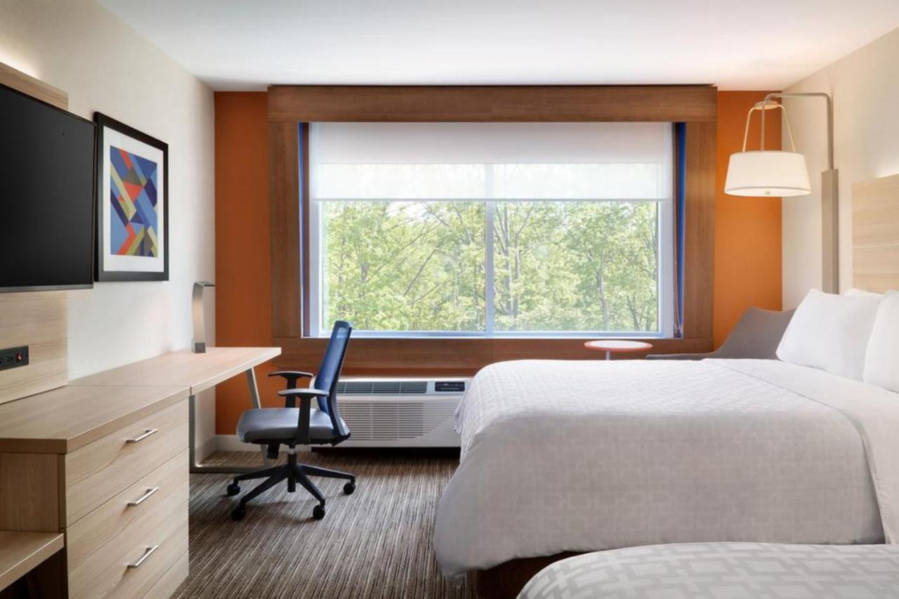 Standard Room with Two Queen Beds