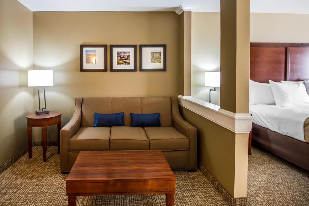 King Suite - Accessible/Non-Smoking