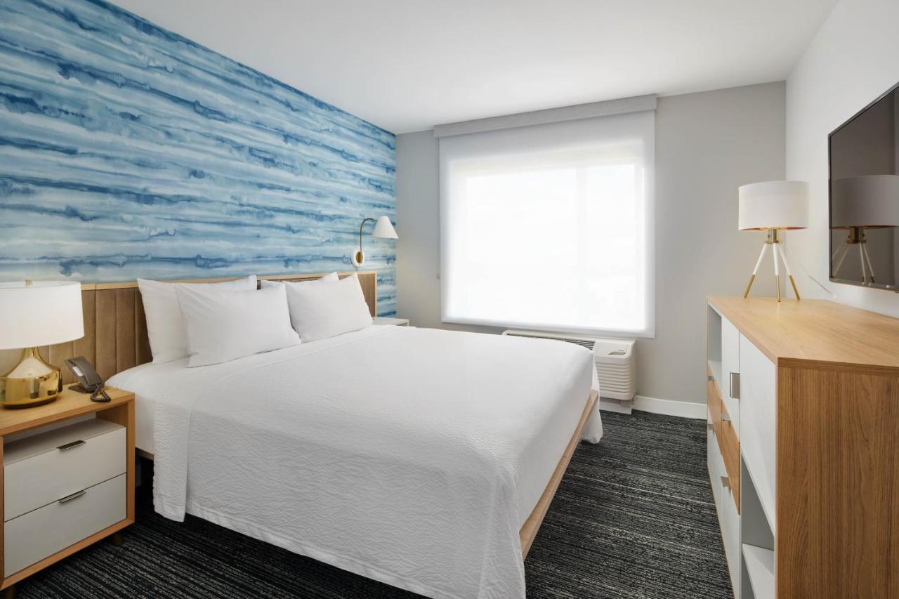 1 Bedroom Suite, 1 King, Sofa bed