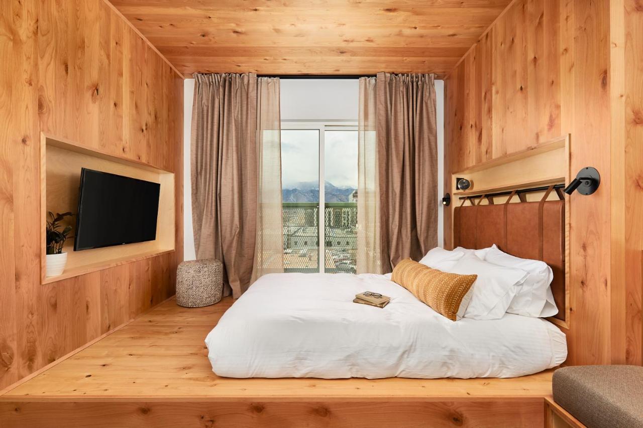 Mountain Junior Queen Suite