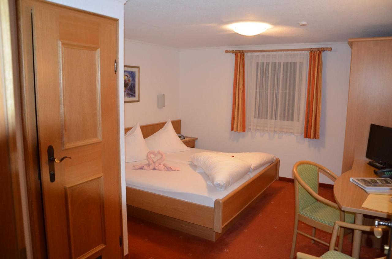 Budget Double Room 07