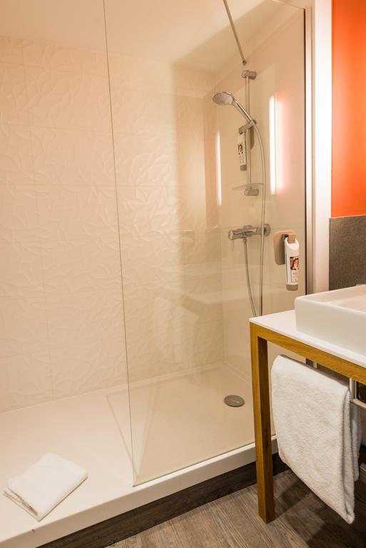 Standaard Kamer met 1 Tweepersoonsbed en 2 Eenpersoonsbedden