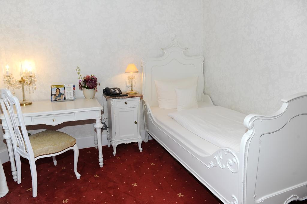 Superior Single Room,109225227:JPEG