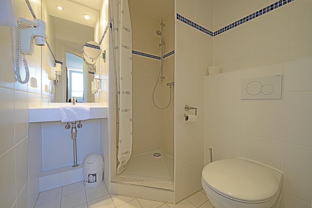 Small Single Room,1589178308:JPEG