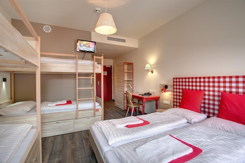 6-Bed Room,109277214:JPEG