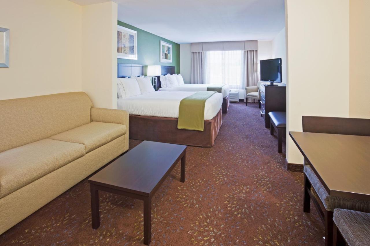Standard Queen Room with Two Queen Beds and Walk-In Shower
