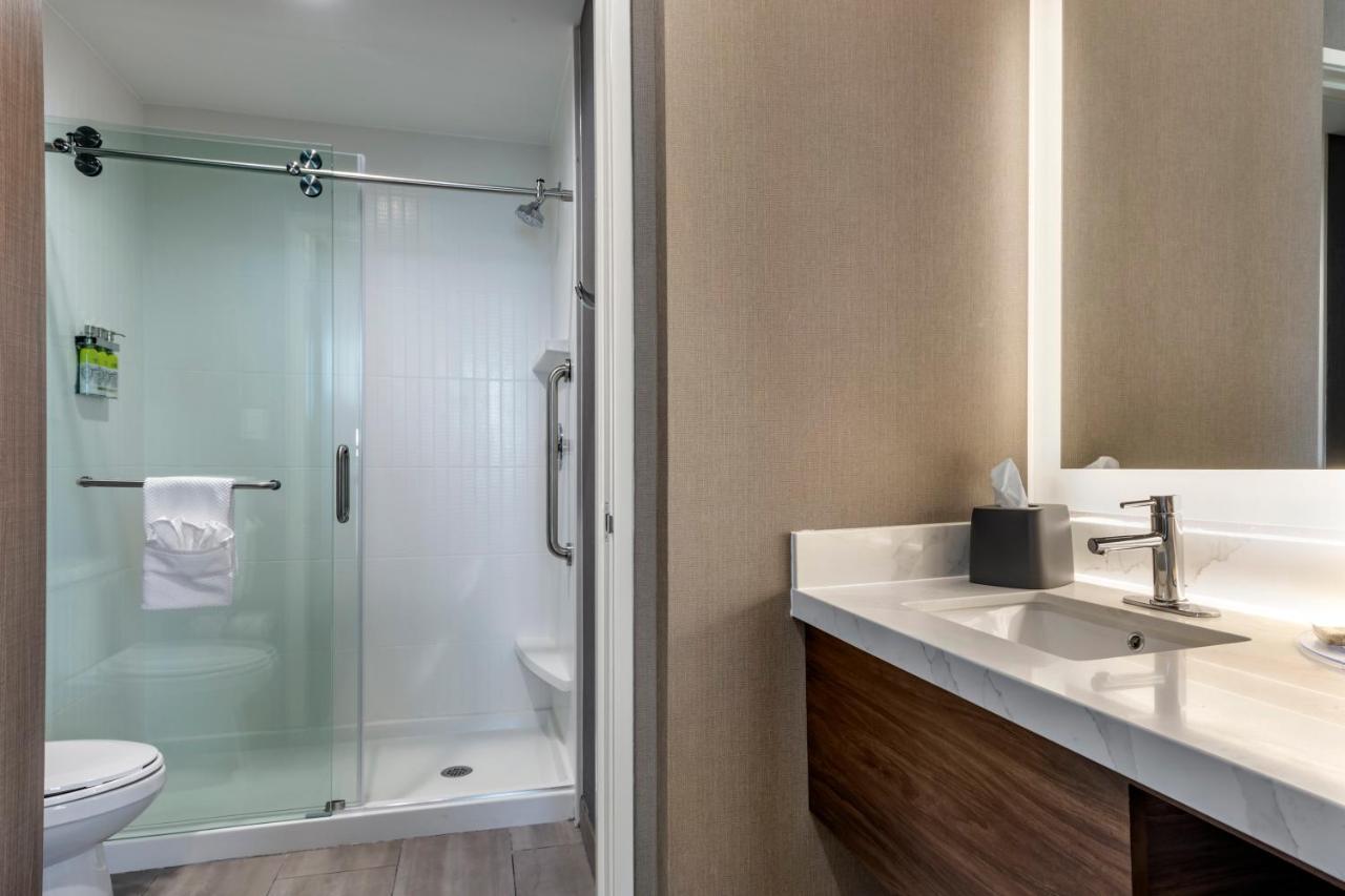 Studio Suite with King Bed - Non-Smoking