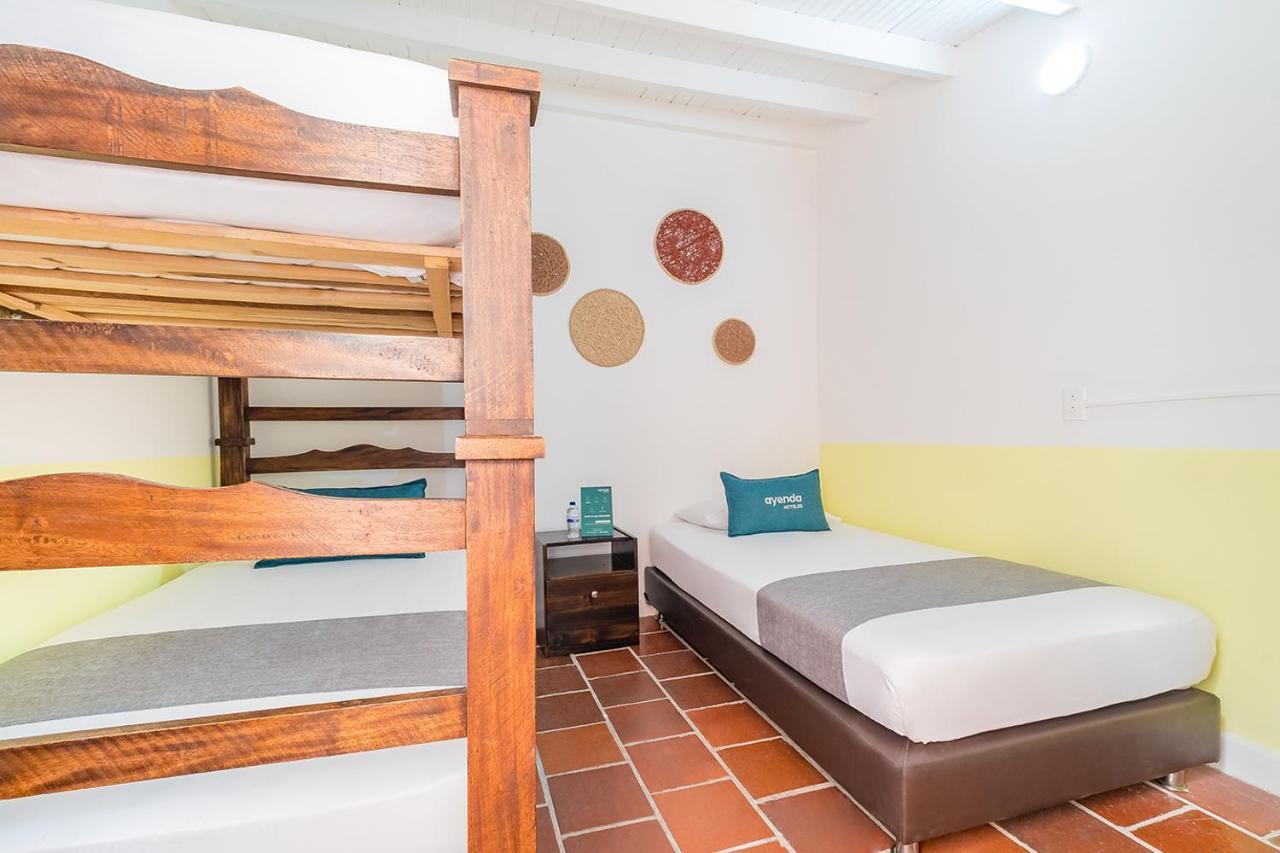 Habitación Cuádruple Económica con baño compartido