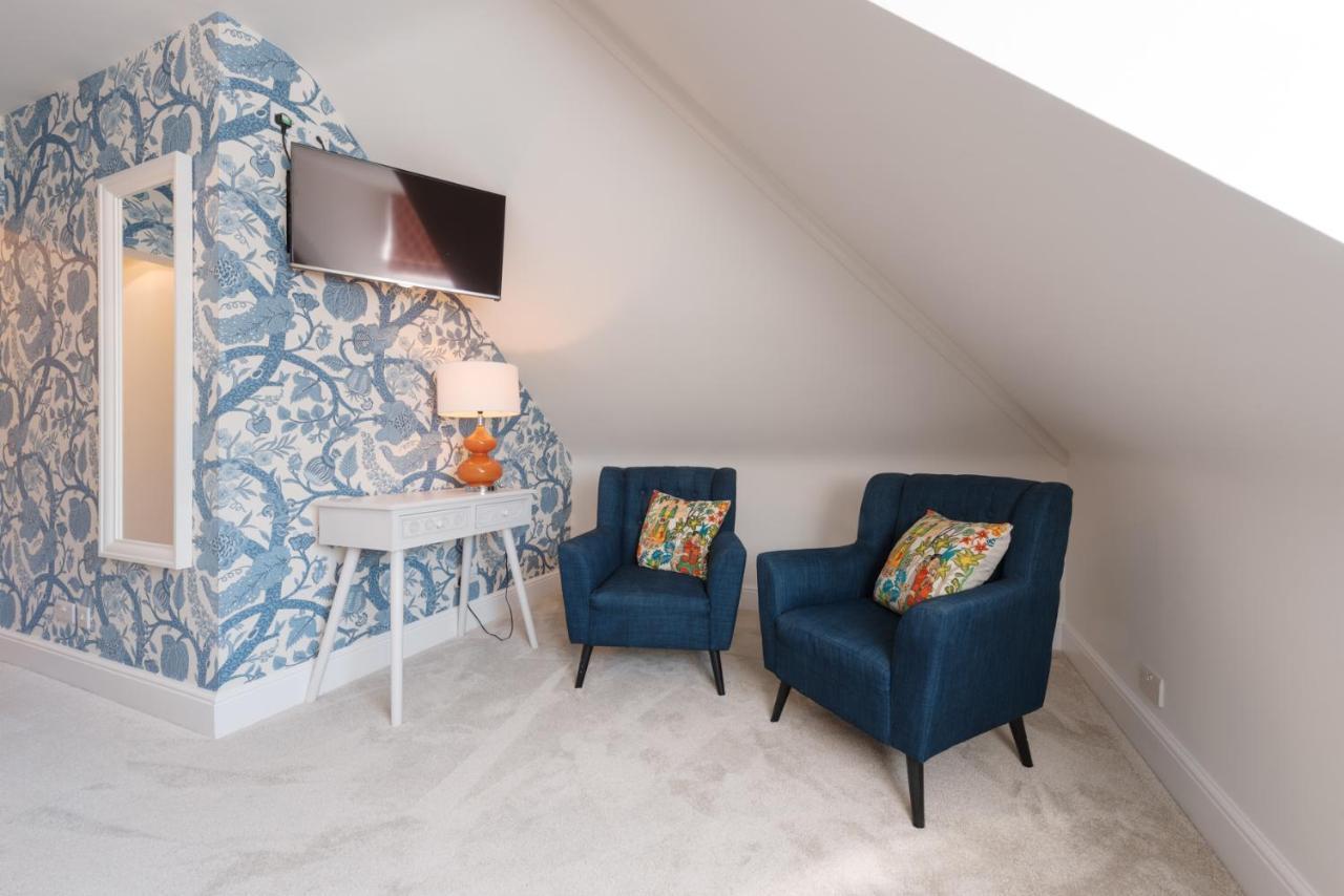 Family Room (2 Adults + 1 Child)