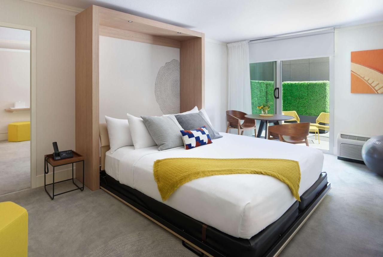 King Murphy Bed Studio with Terrace - Non-Smoking