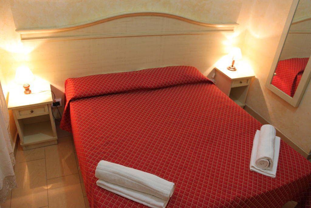 Camera Matrimoniale/Doppia con Letti Singoli con Bagno Privato Esterno