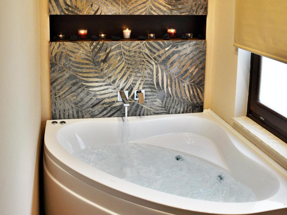 King Room Spa Bath