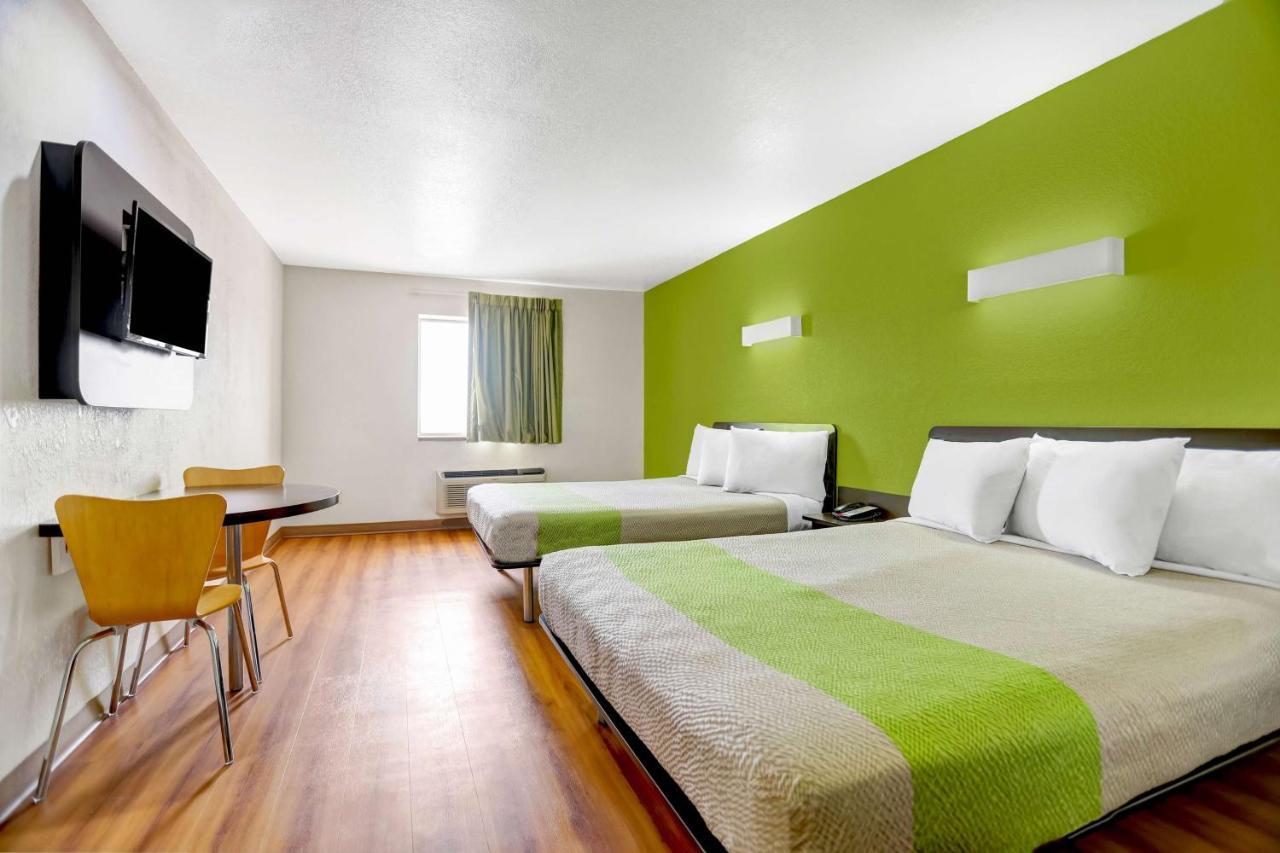 Deluxe Queen Room with Two Queen Beds - Non-Smoking