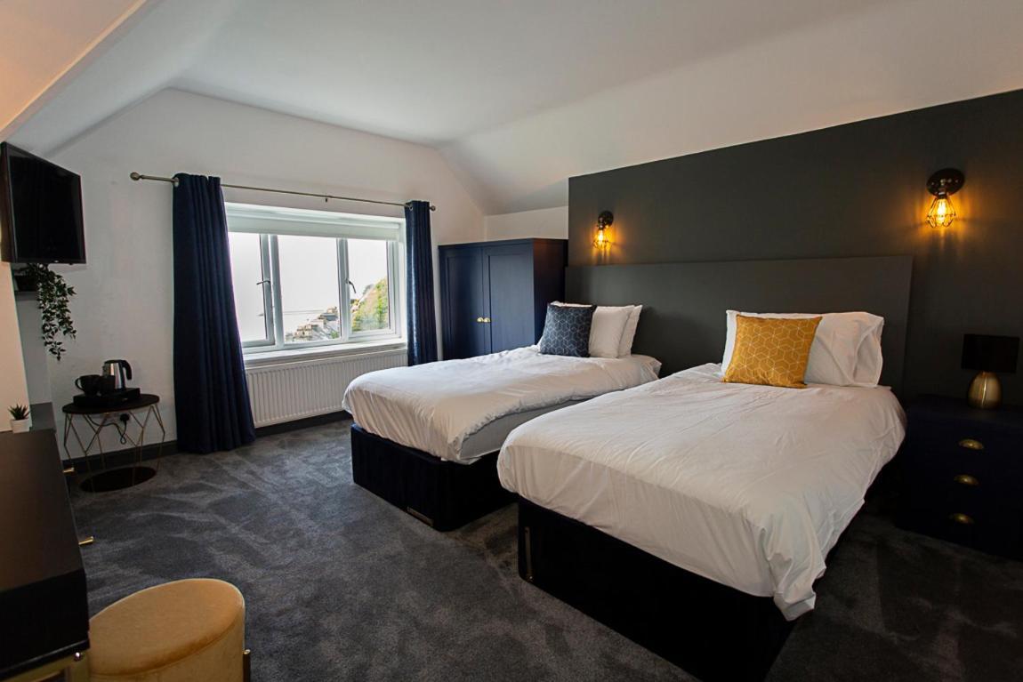 Twin Room with Shower