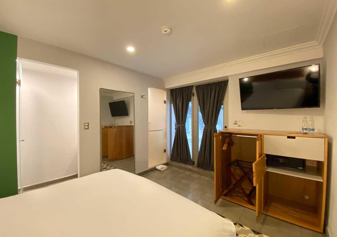 Queen Suite with Air Conditioning - Non-Smoking
