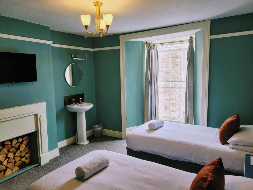 Twin Room with Private External Bathroom