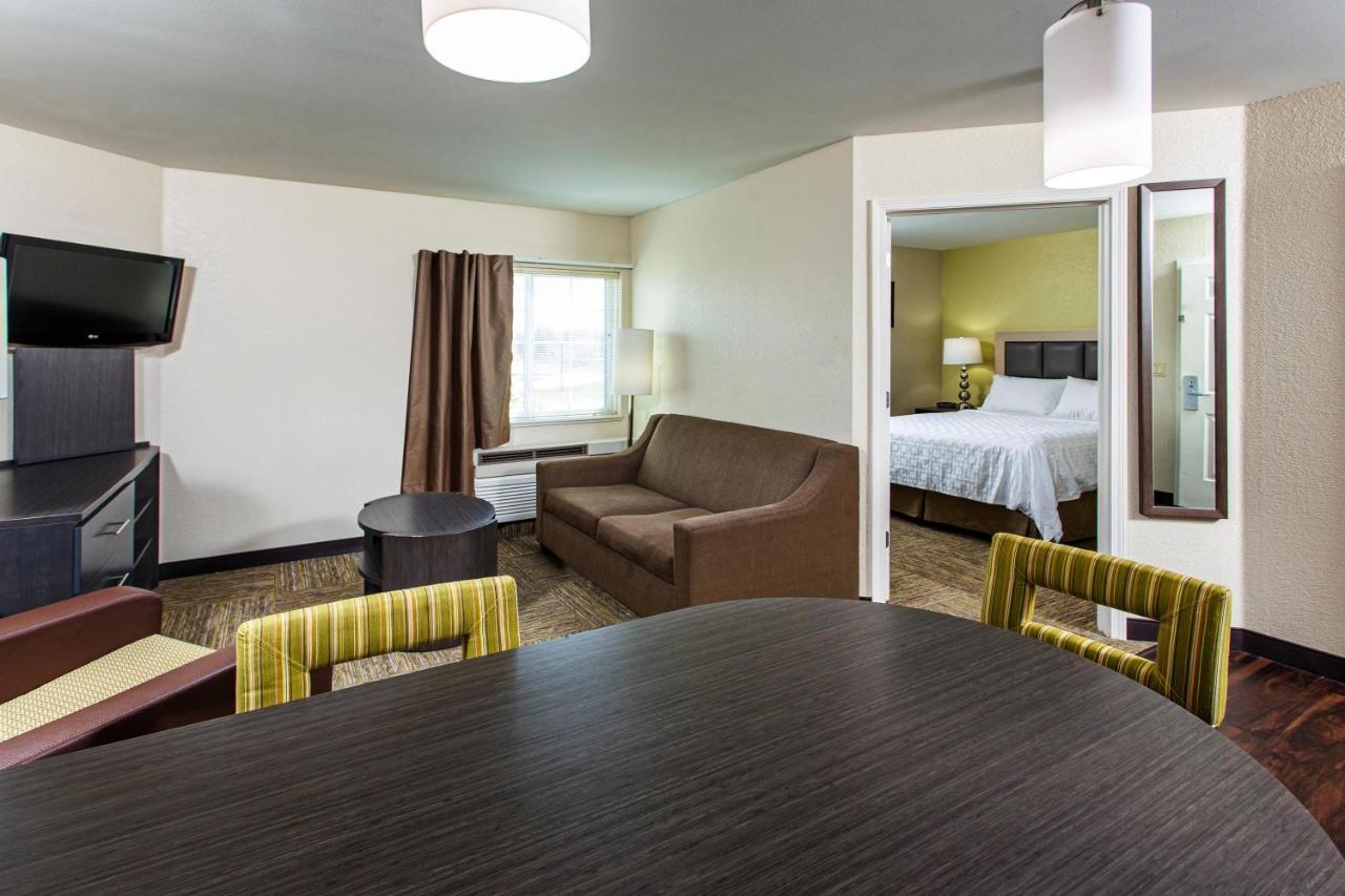 One Bedroom Suite One Queen Bed