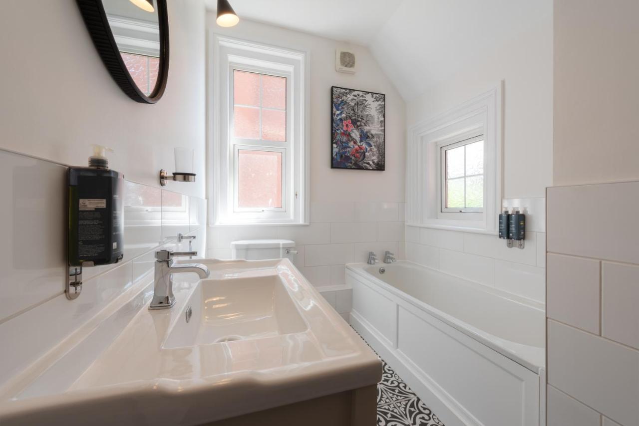 Executive King with Bath and Shower,1121304456:JPEG