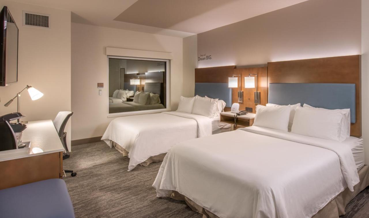 Standard Queen Room Two Queen Beds Skyline View