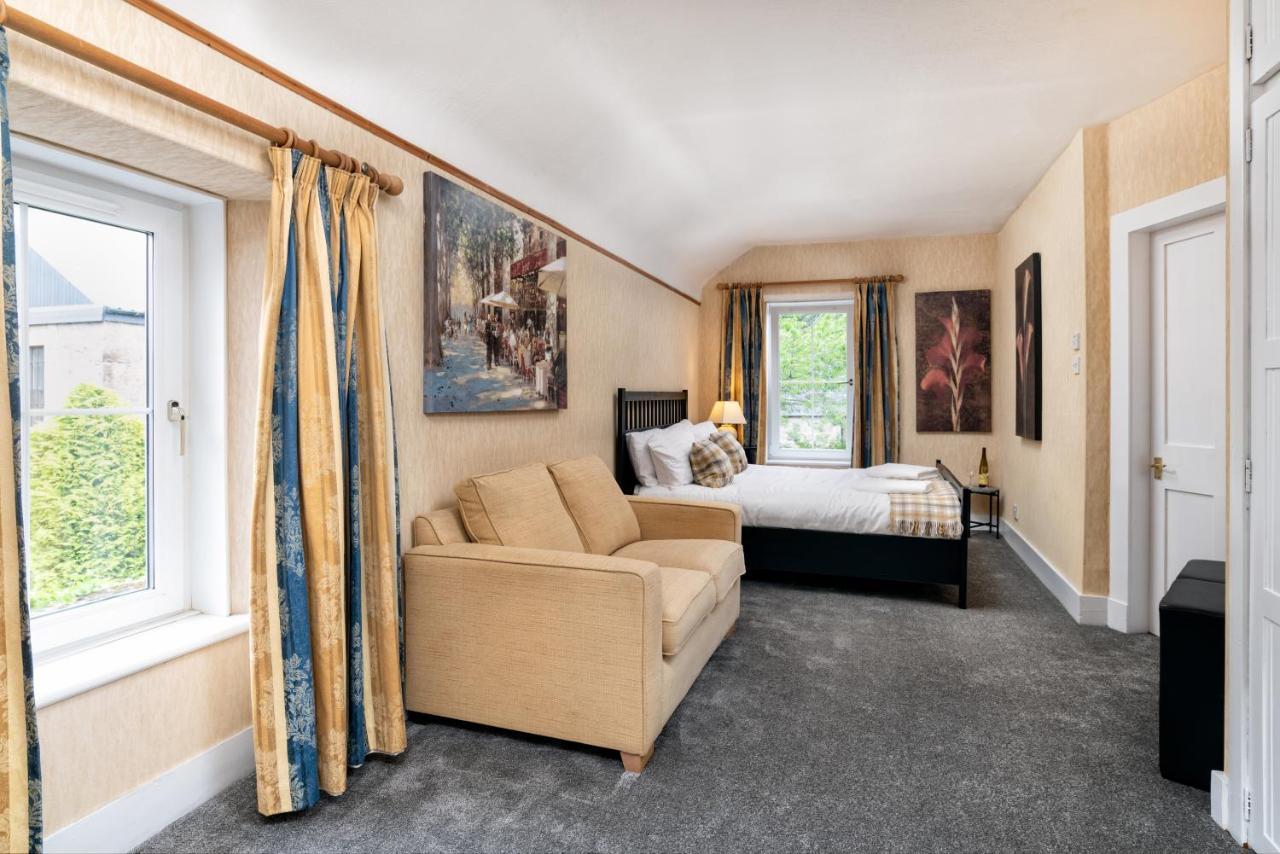 Family Room with Garden View