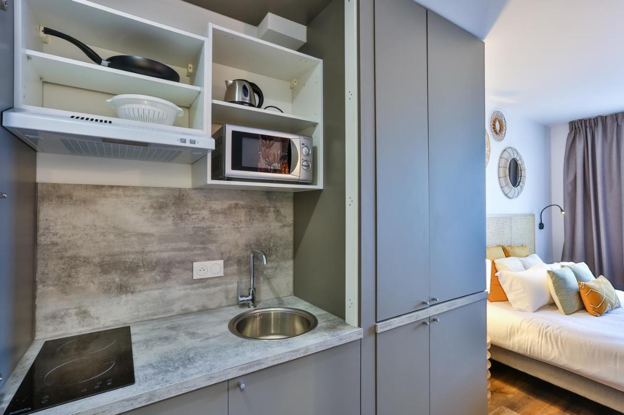 Chambre Double Côté Cour et Parking (sans Balcon) - Coin Cuisine en Option