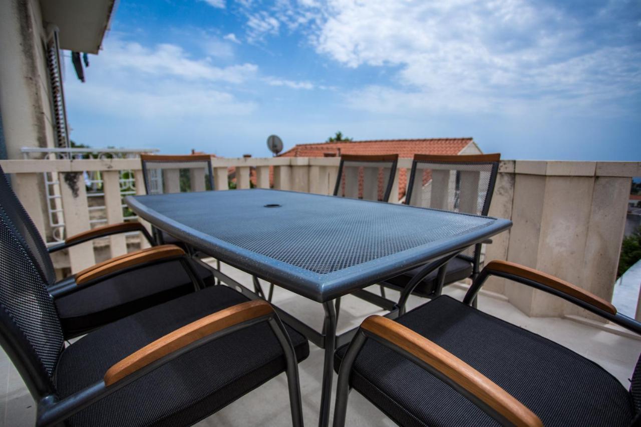Single Room Shared Terrace