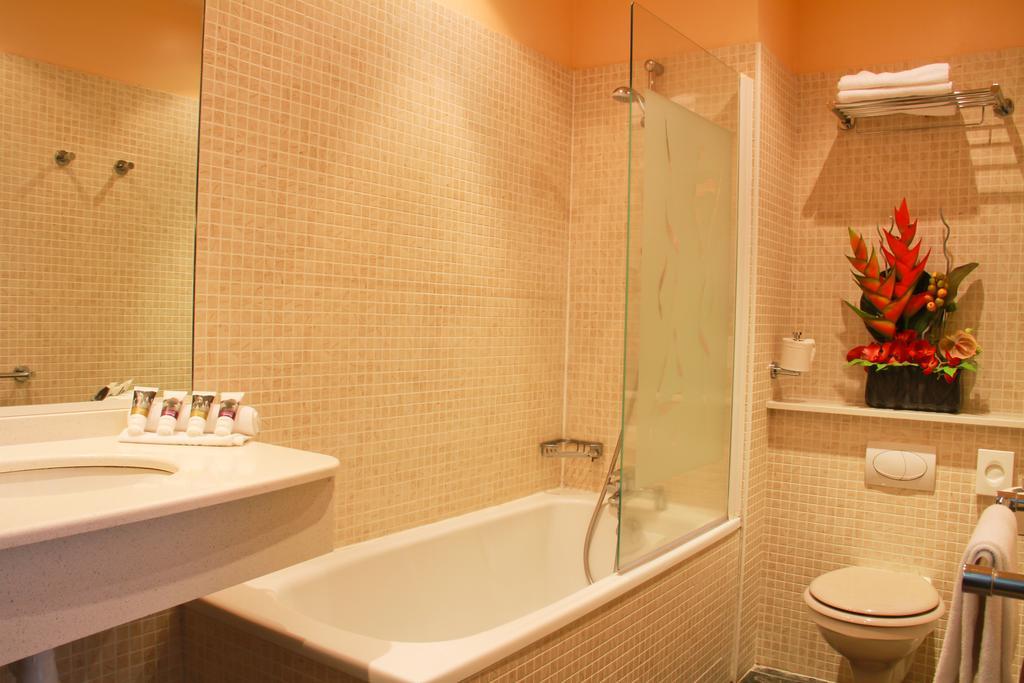 Superior Double Room - Street Side