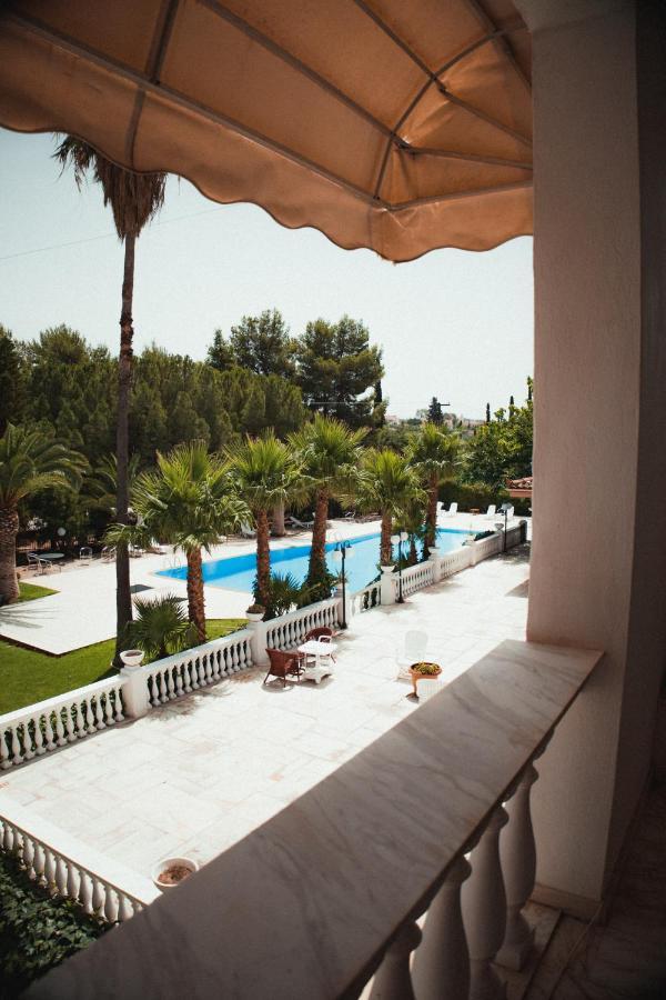 Suite Pool View 2
