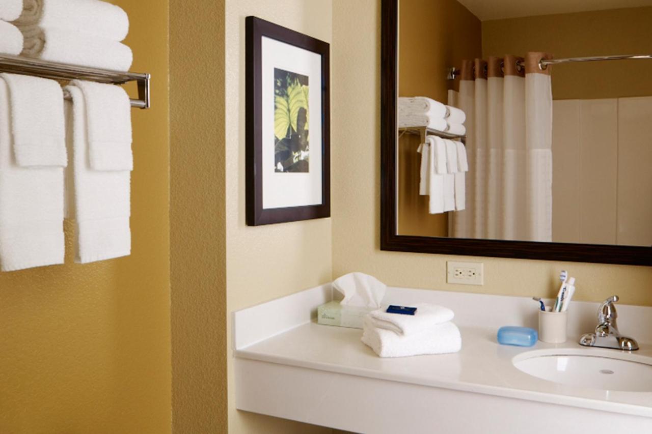 1 King Bed | Non-Smoking, Kitchen