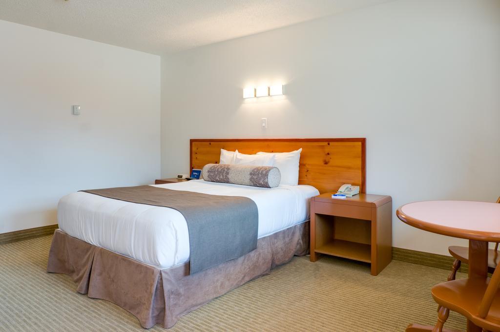 Standard Queen Room