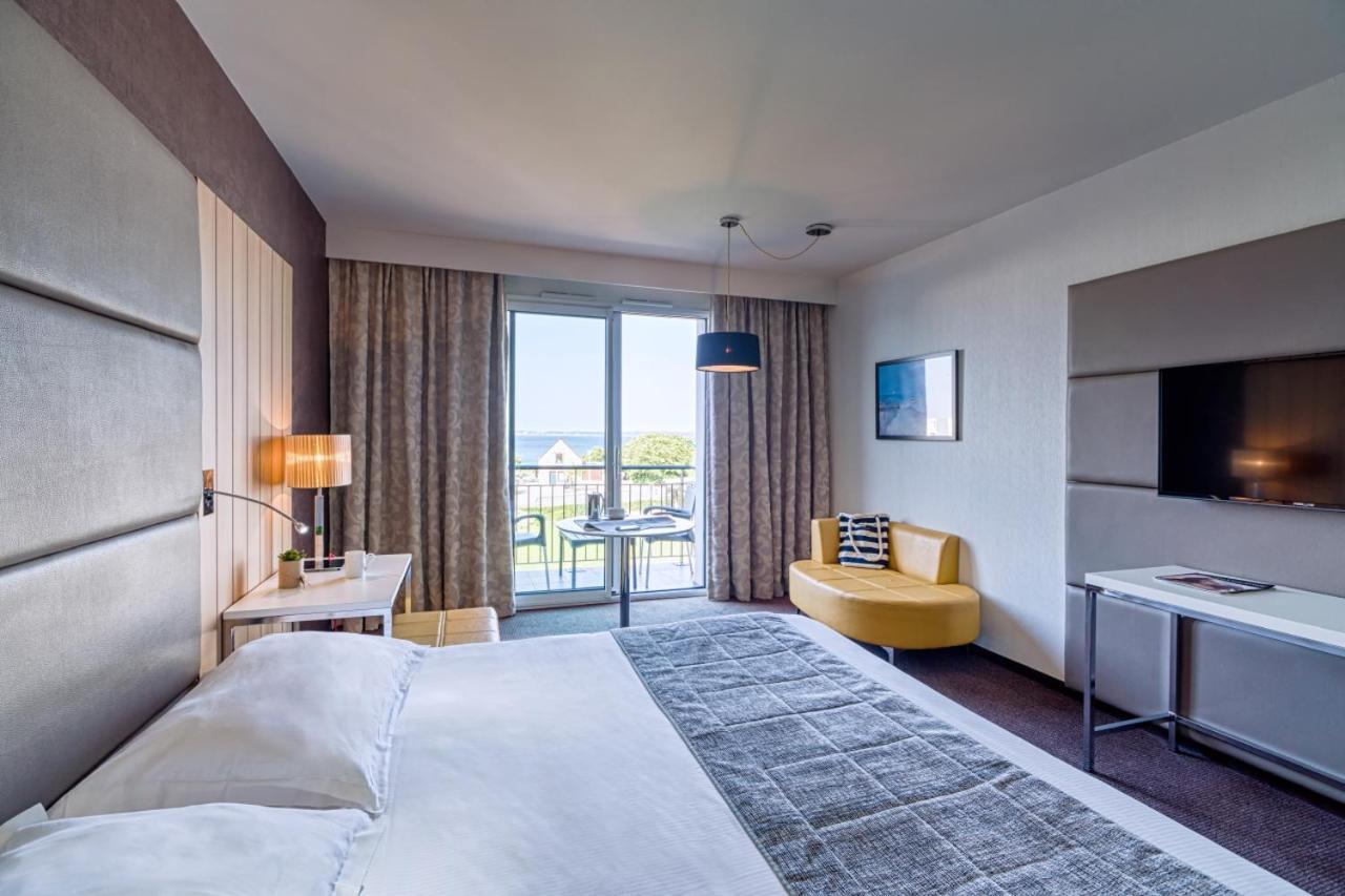 Superior Double or Twin Room Lateral Sea View