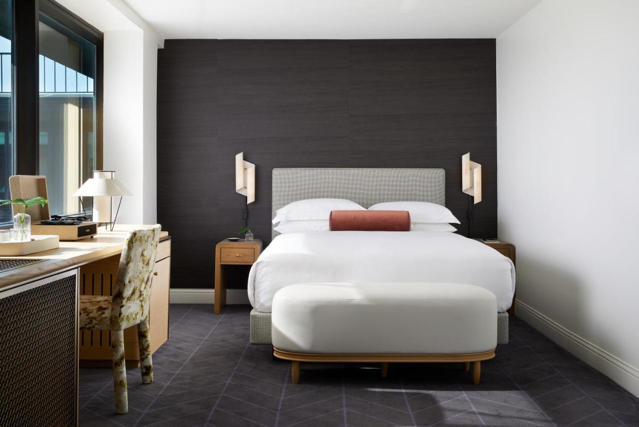 Essential Queen Room