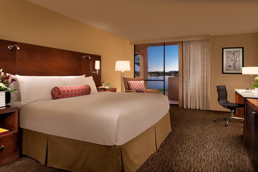 Deluxe King Room,1211115853:JPEG