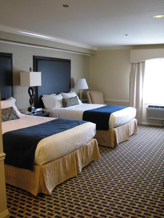Queen Room with Two Queen Beds - Non-Smoking