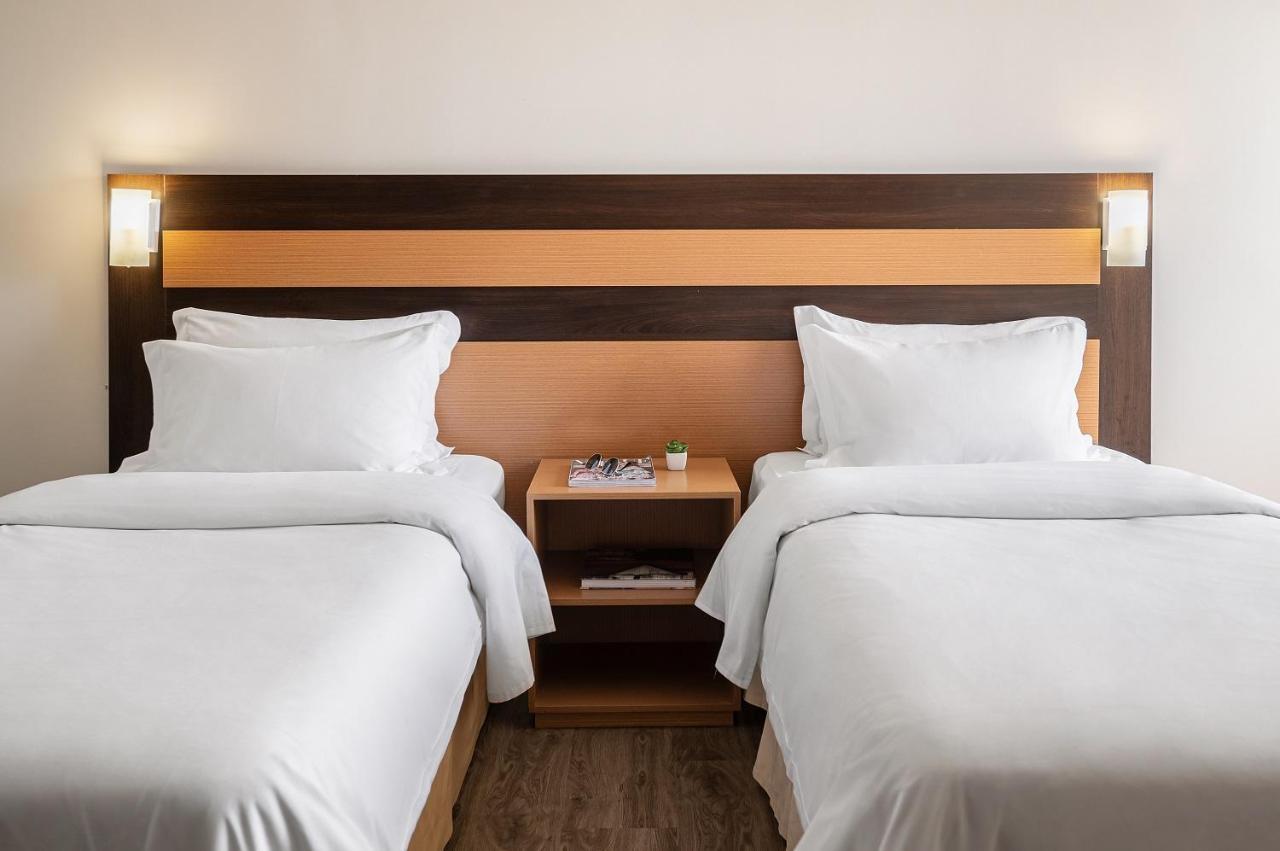 Standard Twin 2 Single Beds